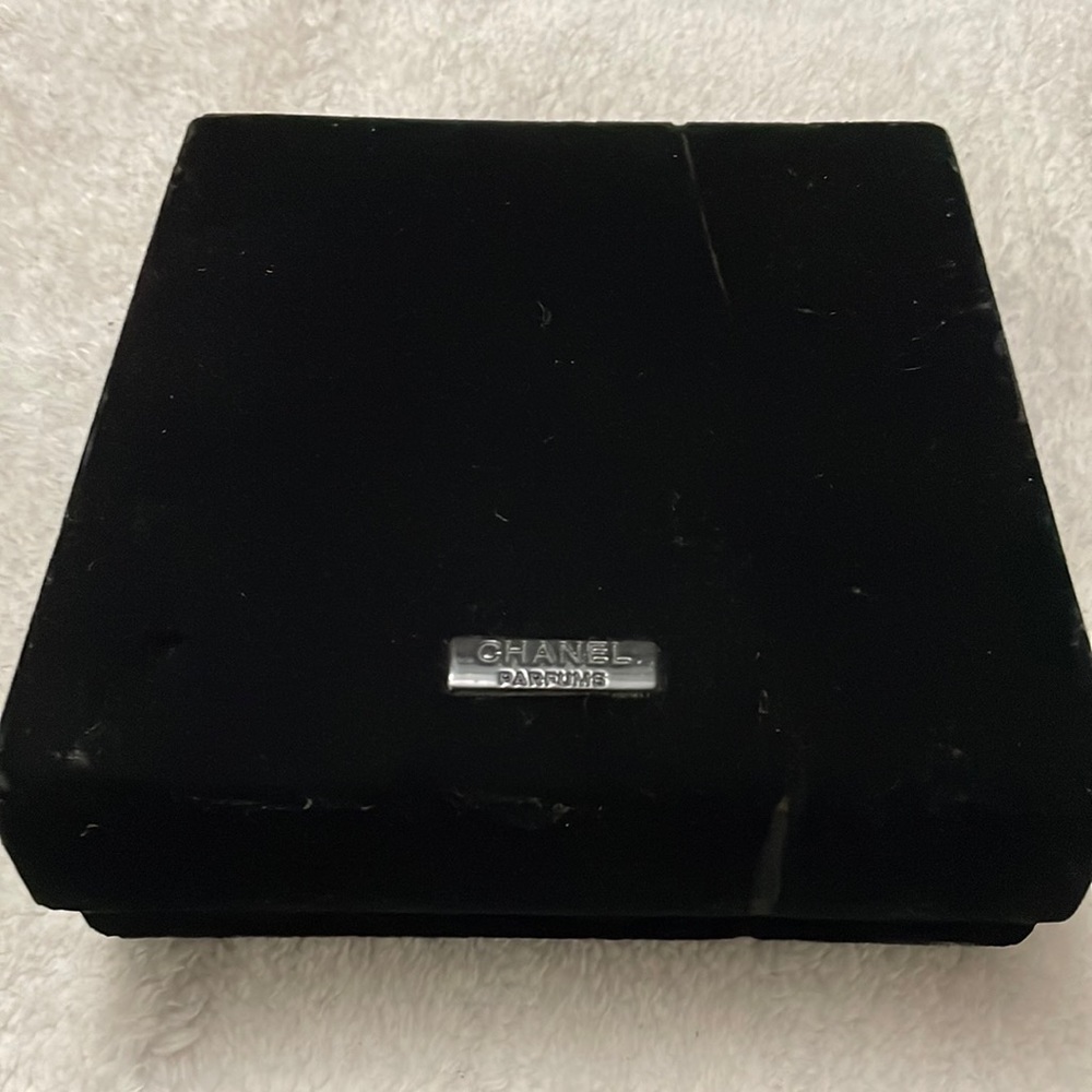 CHANEL jewelry box or make-up box 🤗